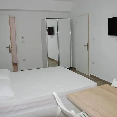 The Hill Hotel Sarandë
